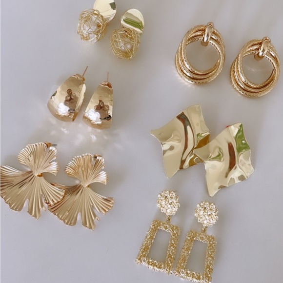 New Gorgeous Set of Trendy Earrings - Picture 7 of 8